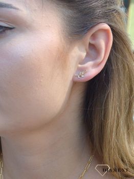 Złote kolczyki 333 listki KL 5711 333. Złote kolczyki w kształcie listków to biżuteria bardzo elegancka, ponadczasowa i dodająca wiele uroku. Ten model w całości wykonano z żółtego złota próby 333, a zate.JPG